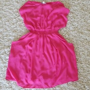 Pink dress with pockets on the front